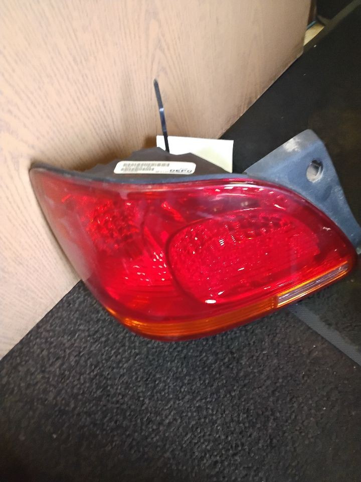 Driver Tail Light Quarter Panel Mounted Fits 2001-2005 LEXUS GS300