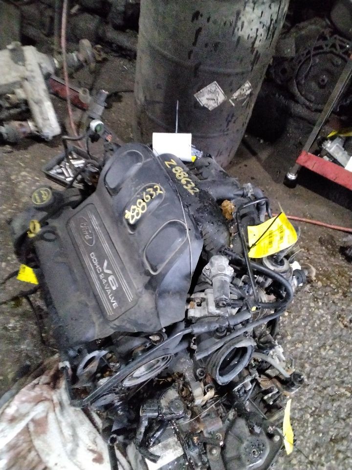 Engine 3.0L VIN 1 8th Digit Fits 2001-2004 FORD ESCAPE