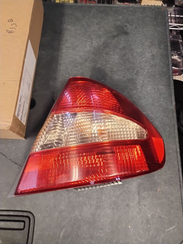 Passenger Right Tail Light Fits 2001-2003 TOYOTA PRIUS
