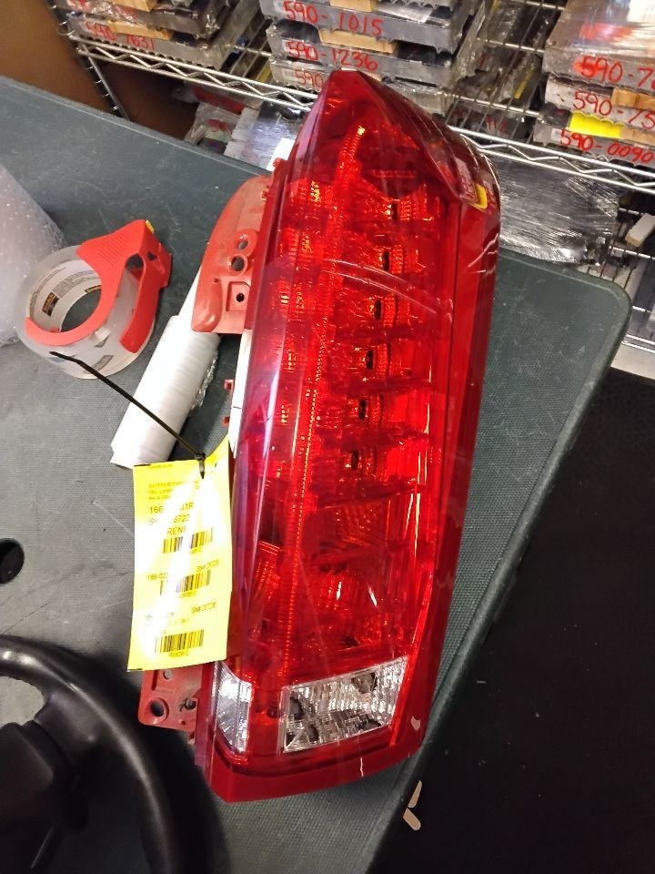 Passenger Right Tail Light Fits 2010-2016 CADILLAC SRX