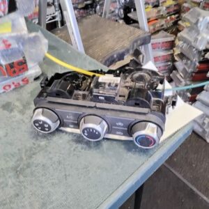 Temperature Control Manual Temperature Control Fits 2020-2023 NISSAN VERSA