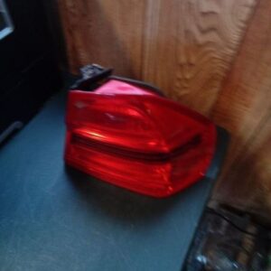 Passenger Tail Light Sedan Canada Market Fits 2006-2008 BMW 323i