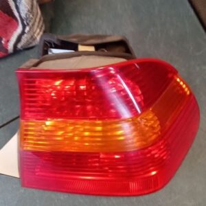 Passenger Tail Light Sedan Canada Market Fits 2002-2005 BMW 320i