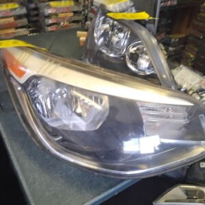 Passenger Headlight Model Halogen Without LED Accent Fits 2014-2019  KIA SOUL