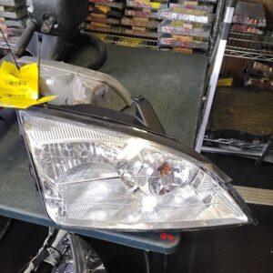 Passenger Right Headlight Halogen Fits 2005-2007 FORD FOCUS