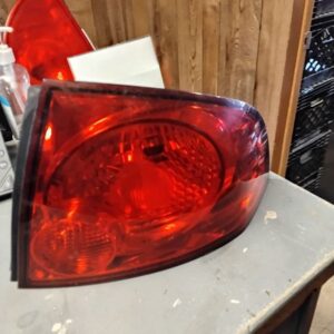 Passenger Tail Light Quarter Mounted And Se-r Spec V 2004-2006 NISSAN SENTRA