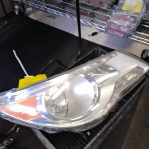 Passenger Right Headlight Halogen Fits 2009-2014 VOLKSWAGON ROUTAN