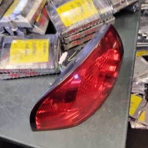 Driver Tail Light Quarter Mounted And Se-r Spec V Fits 2004-2006 NISSAN SENTRA