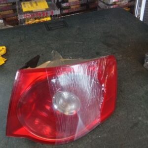 Passenger Tail Light Sedan VIN K 8th Digit Fits 2005-2007 VOLKSWAGON JETTA