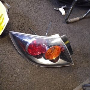 Driver Tail Light Hatchback Quarter Panel Mounted Fits 2004-2006 MAZDA 3
