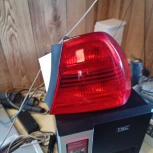 Passenger Tail Light Sedan Canada Market Fits 2006-2008 BMW 323i