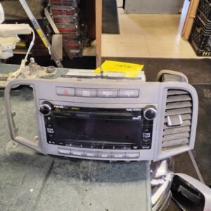 Audio Equipment Radio Receiver Am-fm-cd 6 CD Changer 2010-2012 TOYOTA VENZA