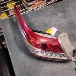 Driver Tail Light Quarter Panel Mounted Red And White 2010-2011 TOYOTA CAMRY