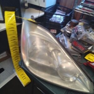 2004-2005 TOYOTA  SIENNA Passenger Right Side Headlight Halogen