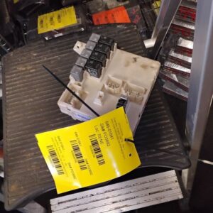 Fuse Box Engine Tow Package Without HID Fits 2013-2014 GMC ACADIA