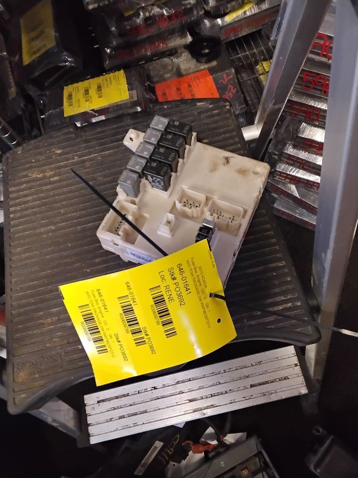 Fuse Box Engine Tow Package Without HID Fits 2013-2014 GMC ACADIA